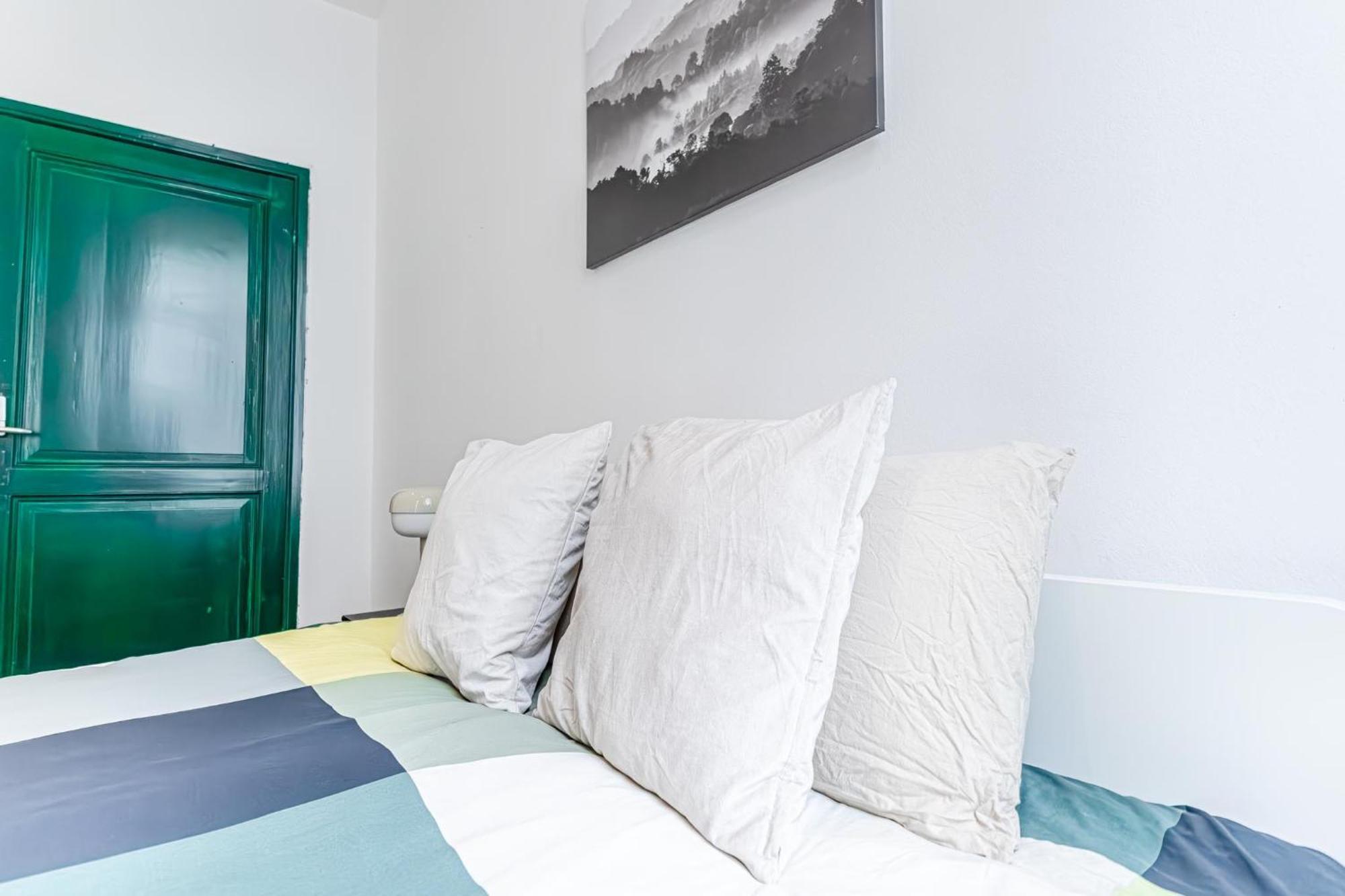 3 Stylish At A Great Location In * Gent