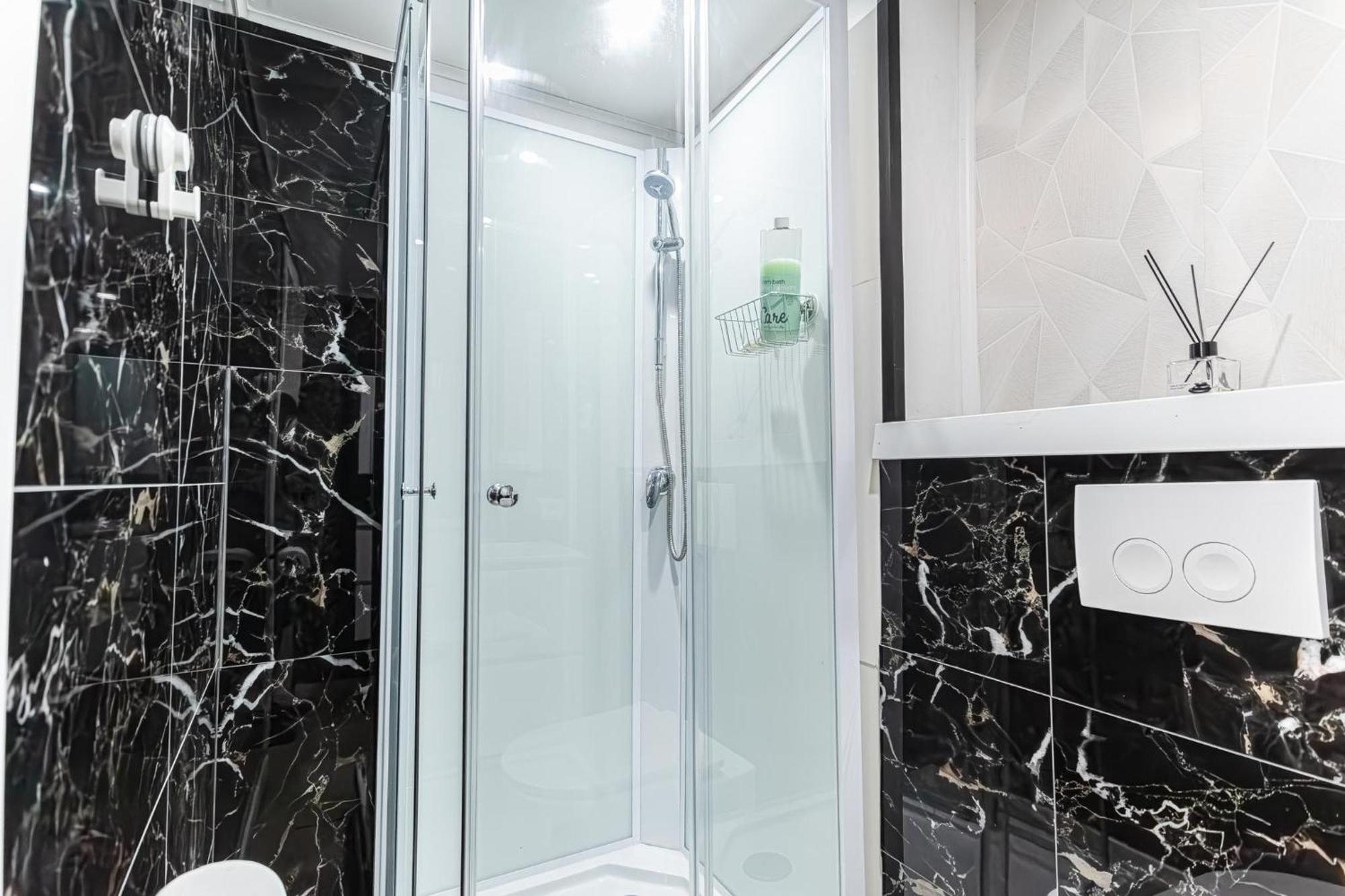 3 Stylish At A Great Location In Appartement *